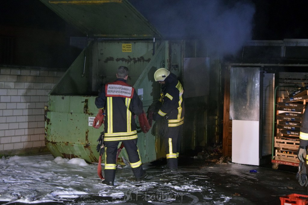 Feuer Papp Presscontainer Koeln Hoehenberg Bochumerstr P163.JPG - Miklos Laubert